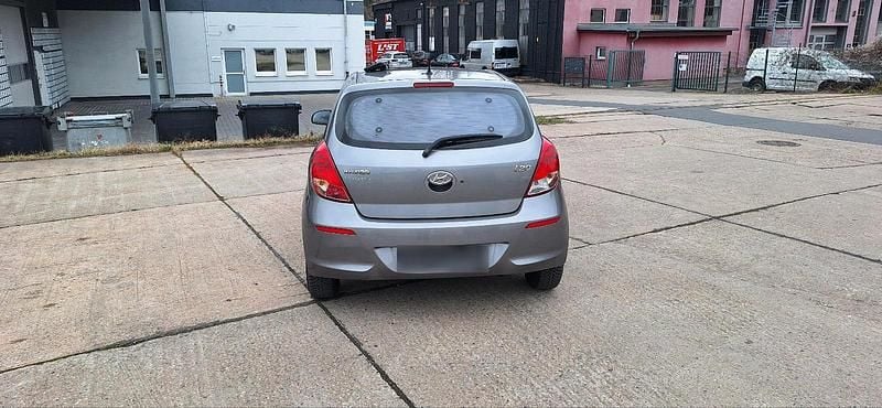 Gebraucht Hyundai i20 86 PS (63 kW) 2013 Grau Kleinwagen