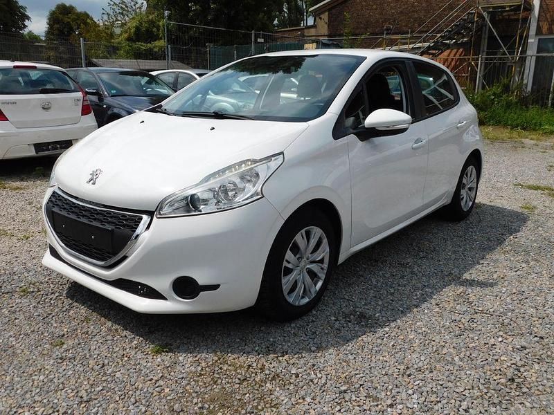 Weiß Gebraucht 2015 Peugeot 208 Active Kleinwagen | 4.699 € (Fairer Preis) - Bild 1/4