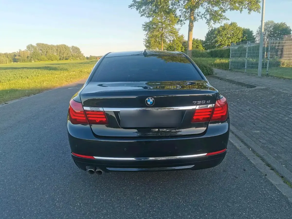 Second-hand BMW 730 258 CP (189 kW) 2013 Negru Berlinǎ