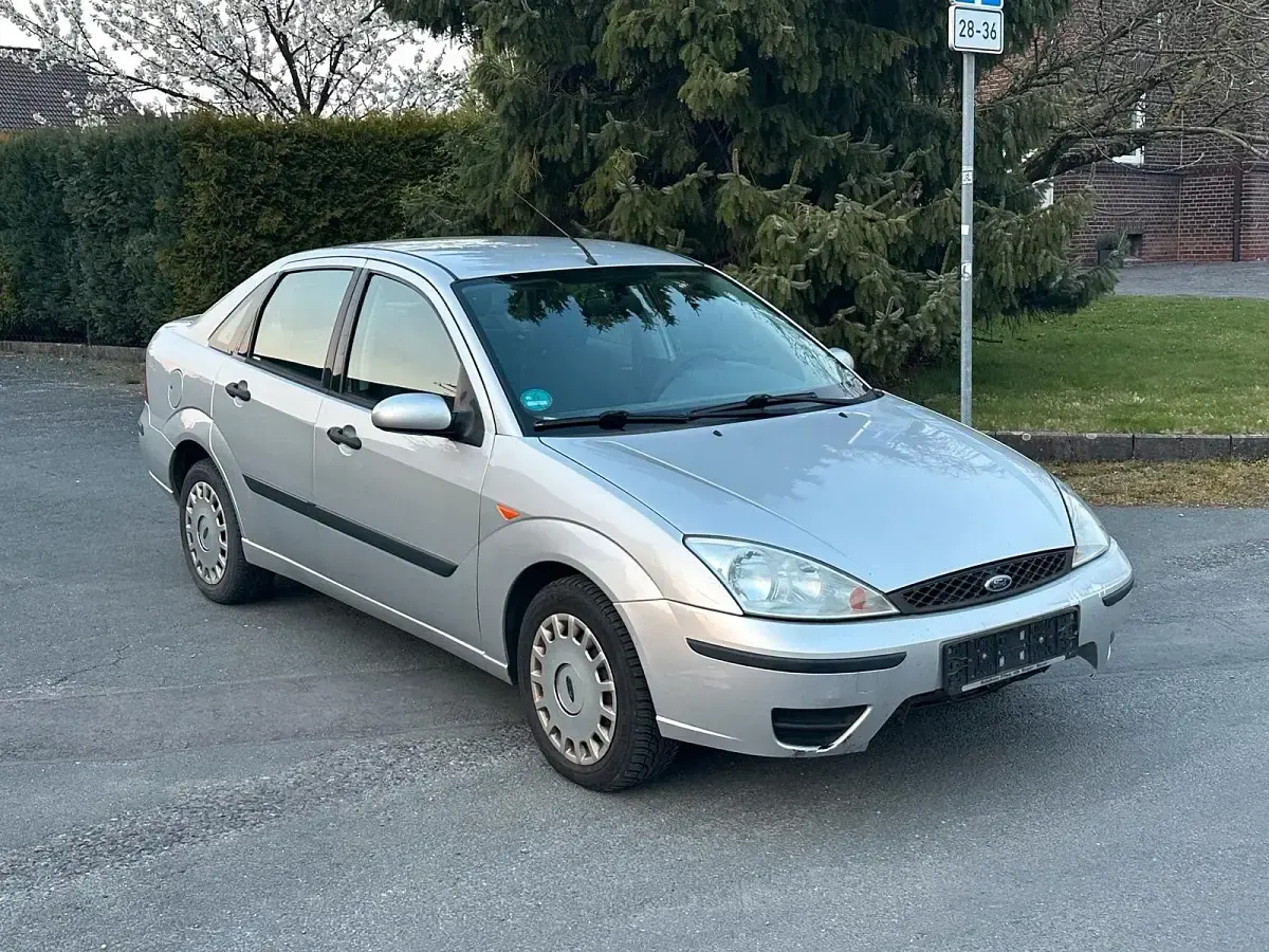 Gebraucht Ford Focus 74 PS (54 kW) 2001 Silber Limousine