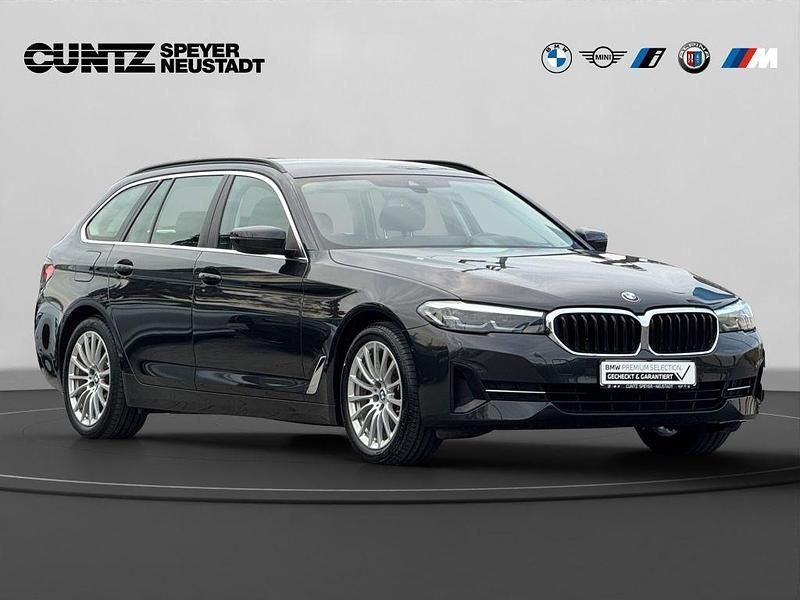 Gebraucht BMW 520 190 PS (139 kW) 2022 Sophistograu brillanteffekt Kombi