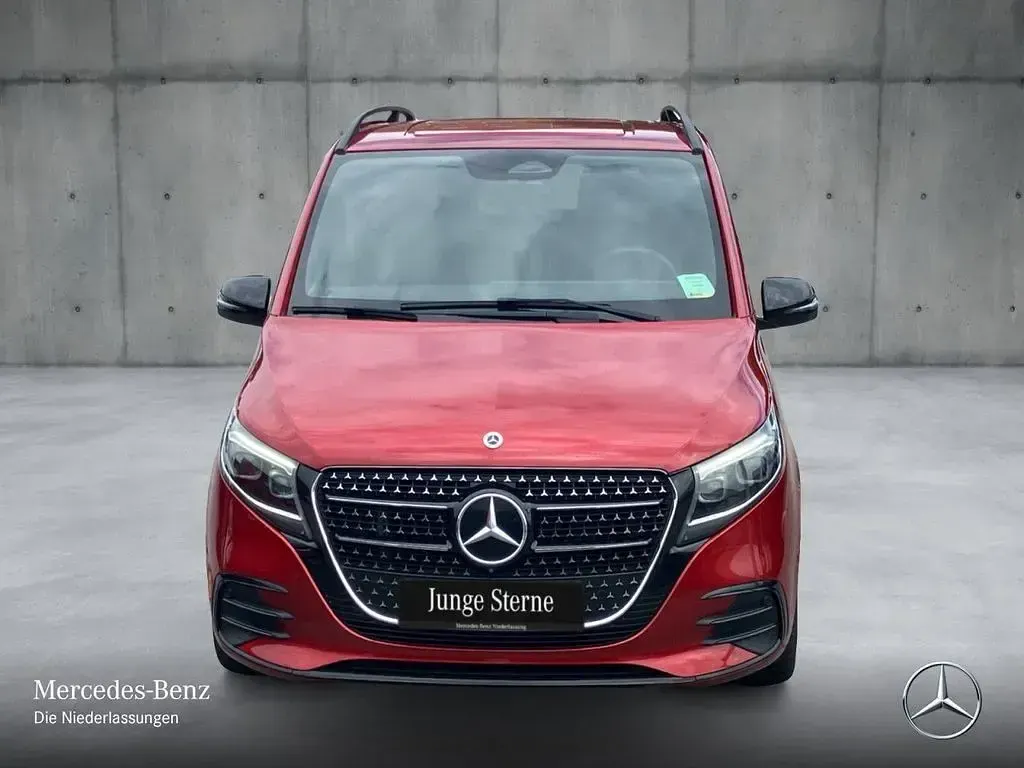 Gebraucht Mercedes V300 Avantgarde 237 PS (174 kW) 2024 Rot Van / Kleinbus