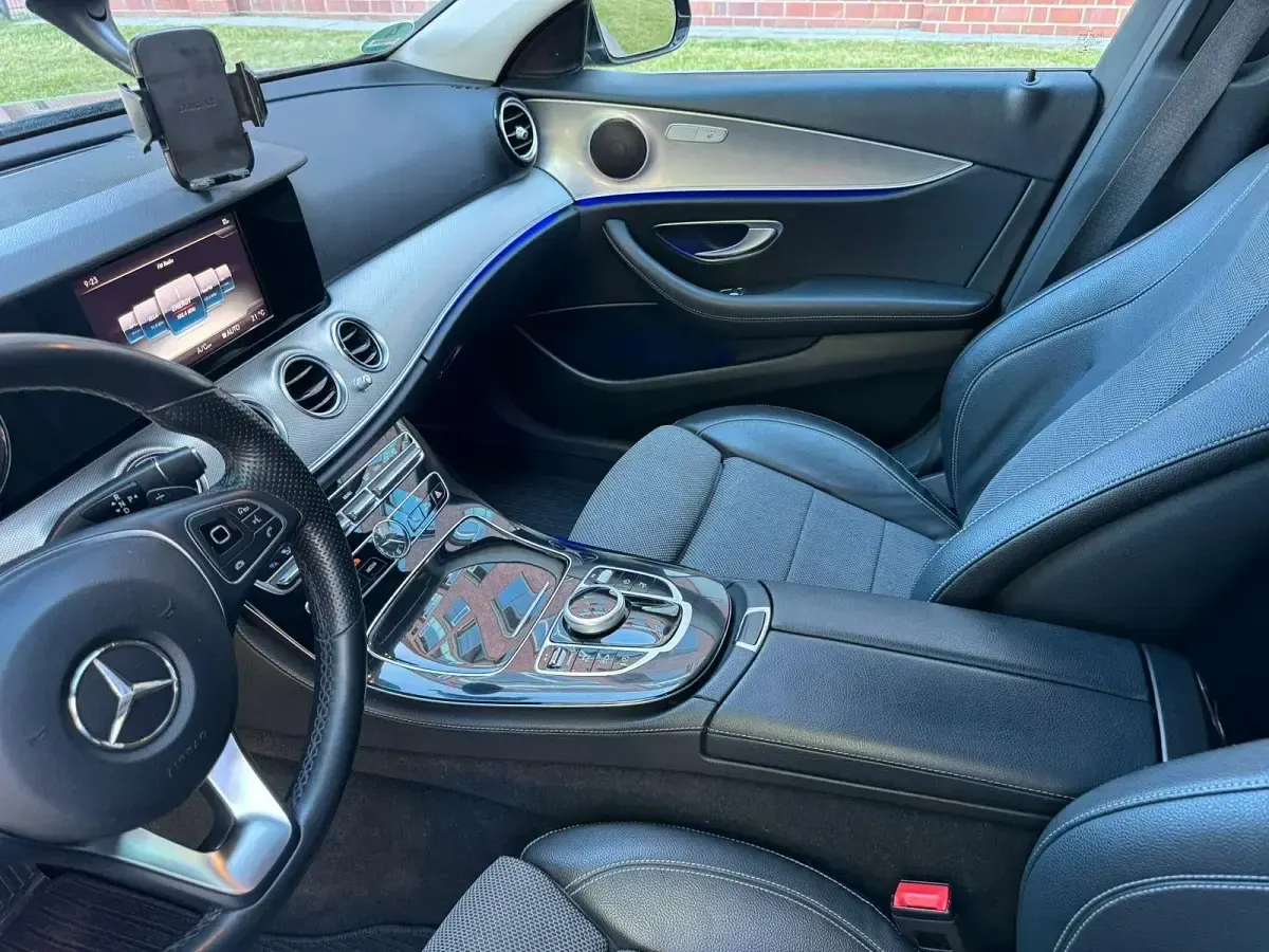 Gebraucht Mercedes E220 194 PS (142 kW) 2017 Blau Kombi