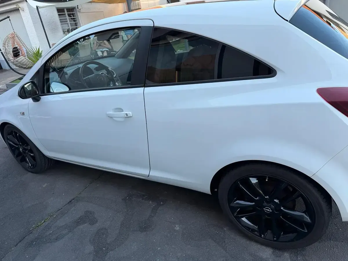 Gebraucht Opel Corsa Edition 90 PS (66 kW) 2010 Weiß Kleinwagen