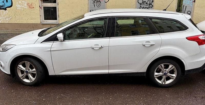 Gebraucht Ford Focus Champions Edition 125 PS (91 kW) 2012 Weiß Kombi