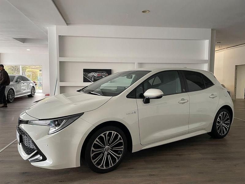 Gebraucht Toyota Corolla Hybrid Team 184 PS (135 kW) 2021 Weiß Limousine