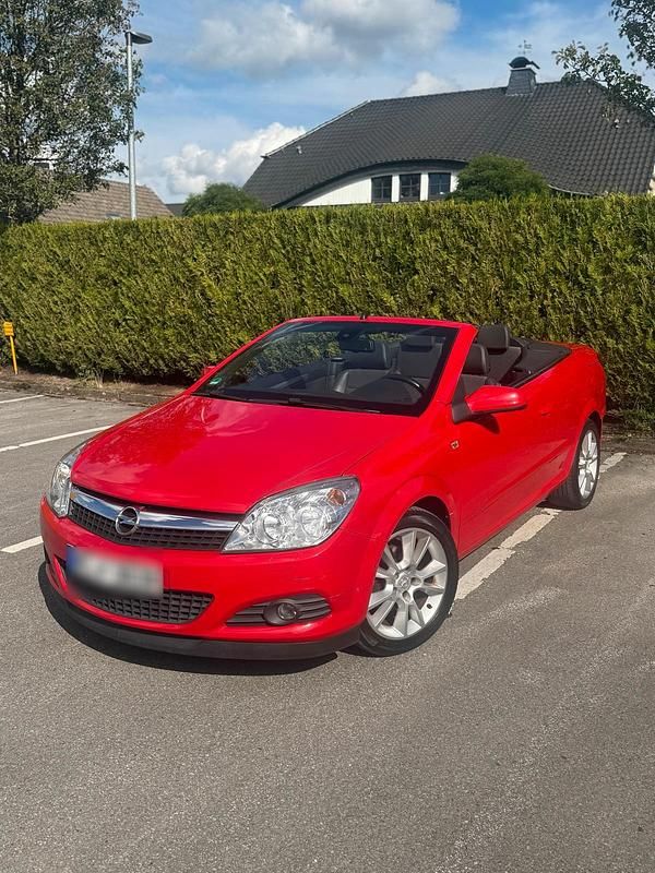 Rot Gebraucht 2008 Opel Astra Cabriolet Cabrio | 3.450 € (Etwas zu teuer) - Bild 1/4