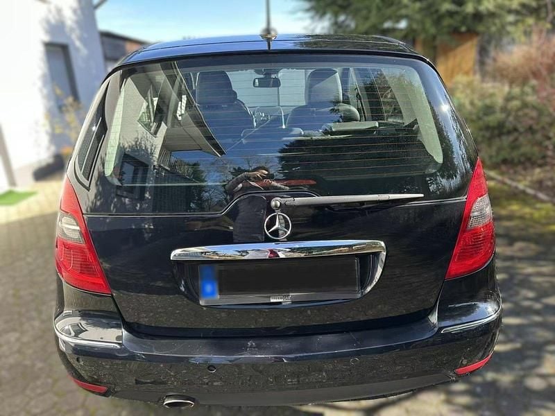 Gebraucht Mercedes A180 116 PS (85 kW) 2010 Schwarz Kleinwagen