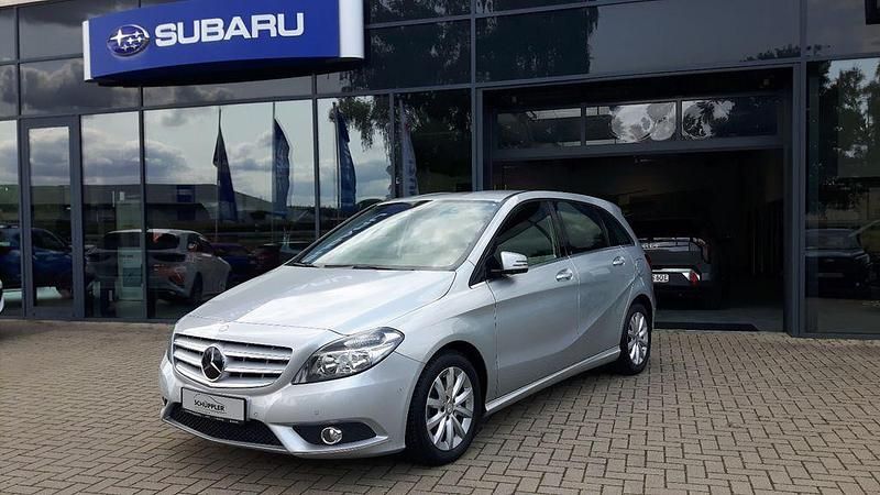 Silber Gebraucht 2012 Mercedes B180 Van / Kleinbus | 10.990 € (Fairer Preis) - Bild 1/4