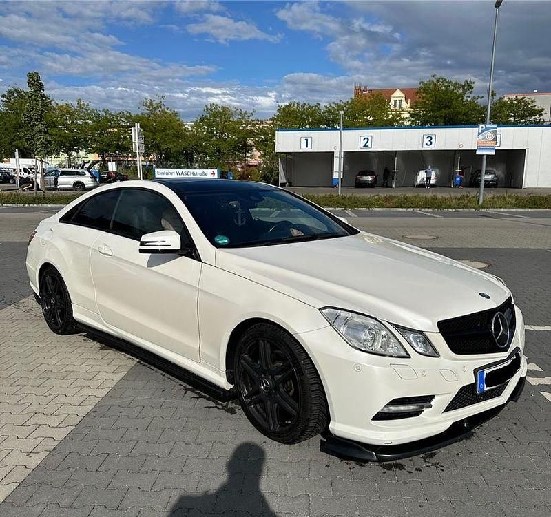 Weiß Gebraucht 2011 Mercedes E350 Coupé | 16.100 € (Teuer) - Bild 1/4