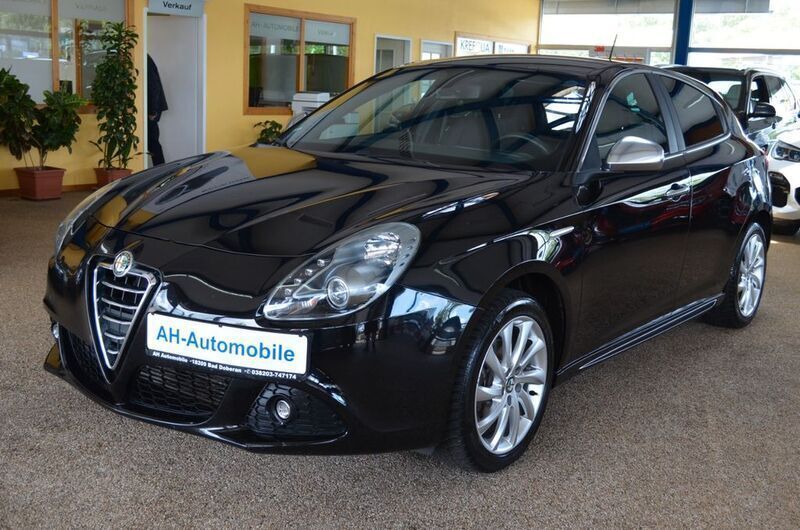 Schwarz Gebraucht 2013 Alfa Romeo Giulietta Turismo Kleinwagen | 9.380 € (Fairer Preis) - Bild 1/4