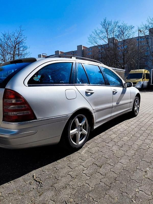 Gebraucht Mercedes 320 218 PS (160 kW) 2003 Silber Kombi