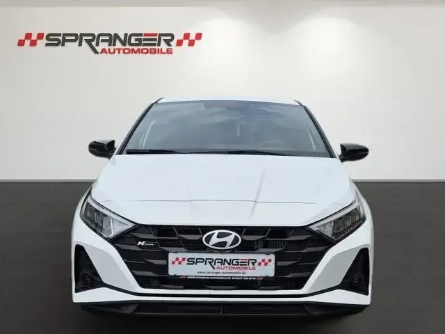 Gebraucht Hyundai i20 Prime 101 PS (74 kW) 2025 Atlas white/ phantom black / s Kleinwagen