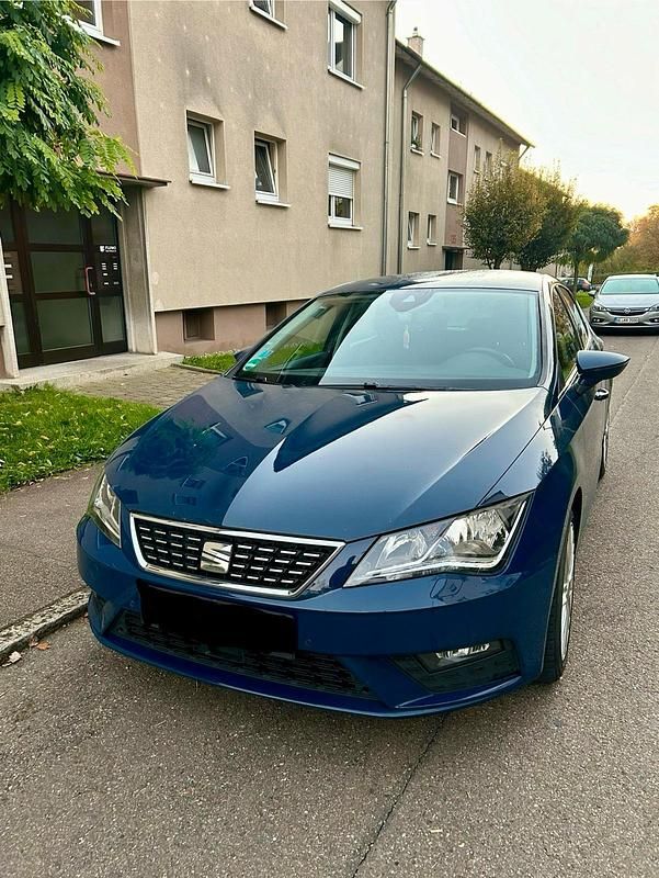 Blau Gebraucht 2018 Seat Leon XCELLENCE Kleinwagen | 13.300 € (Fairer Preis) - Bild 1/4