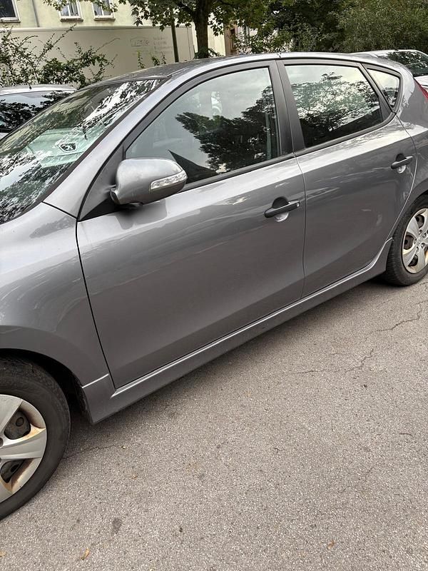 Gebraucht Hyundai i30 109 PS (80 kW) 2012 Grau Kombi