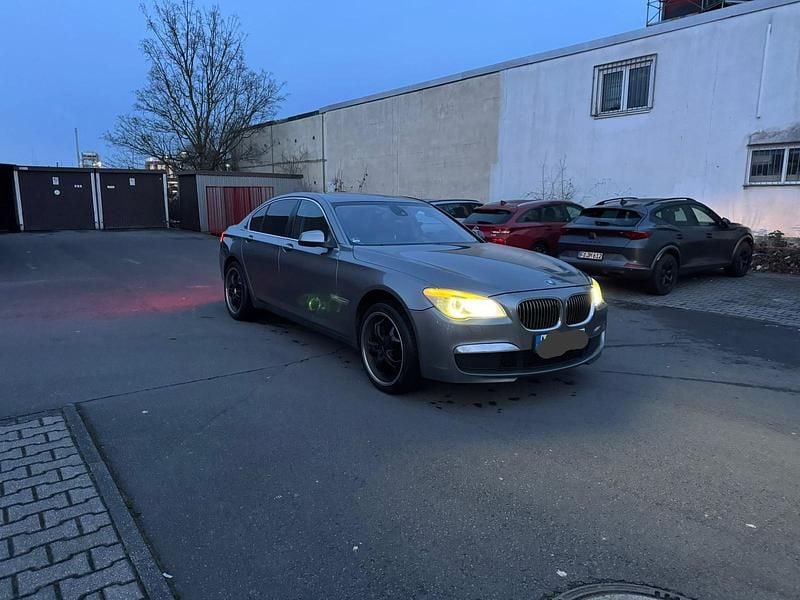 Gebraucht BMW 730 245 PS (180 kW) 2009 Grau Limousine