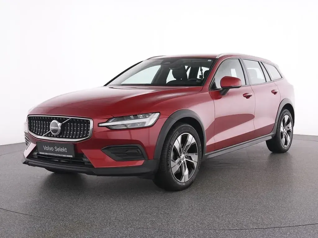 Gebraucht Volvo V60 CC Plus 197 PS (144 kW) 2024 Rot fusion red / metallic Kombi