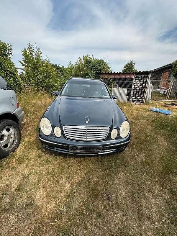 Gebraucht Mercedes E270 Avantgarde 177 PS (130 kW) 2003 Schwarz Kombi