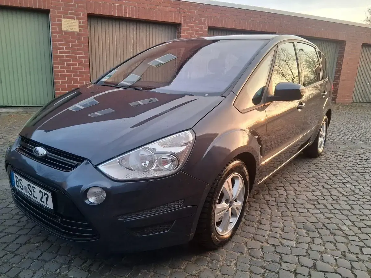 Gebraucht Ford S-MAX Titanium 116 PS (85 kW) 2010 Silber Van / Kleinbus