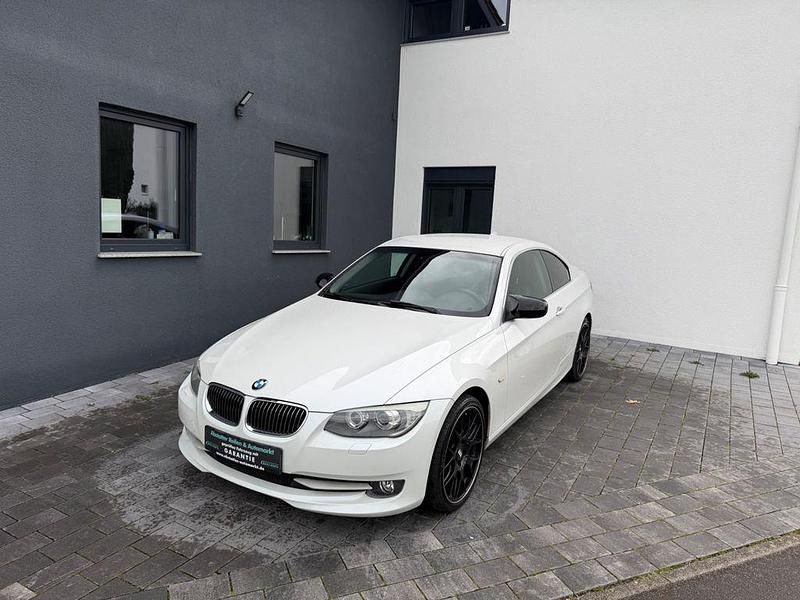 Weiß Gebraucht 2010 BMW 325 Sport Line Coupé | 14.999 € (Etwas zu teuer) - Bild 1/4