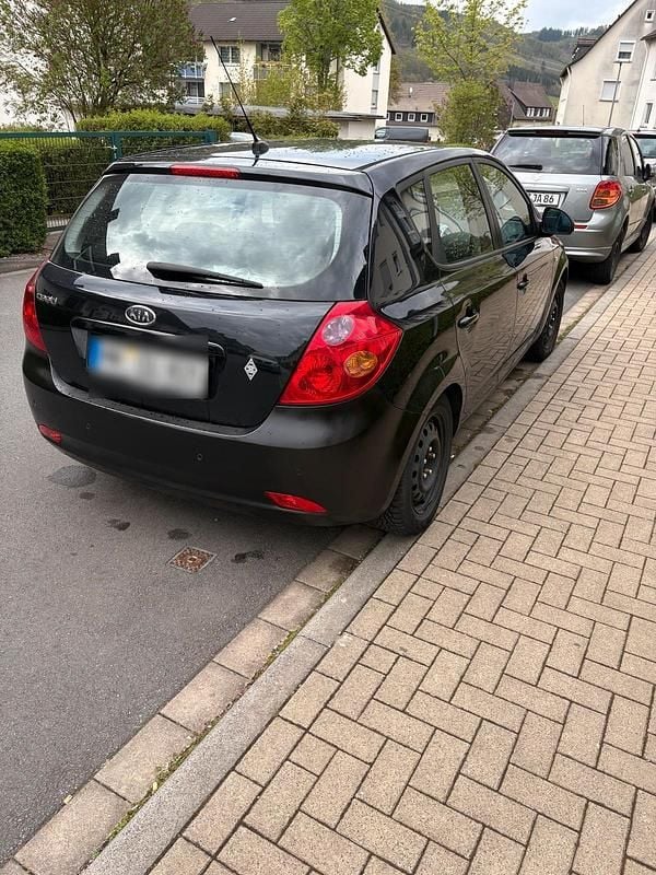 Usata Kia Ceed 105 CV (77 kW) 2009 Nero Utilitaria