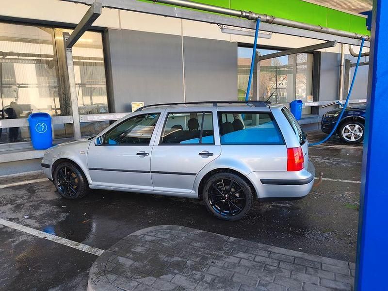 Silber Gebraucht 2001 VW Golf IV Basis Kombi | 2.400 € (Fairer Preis) - Bild 1/4