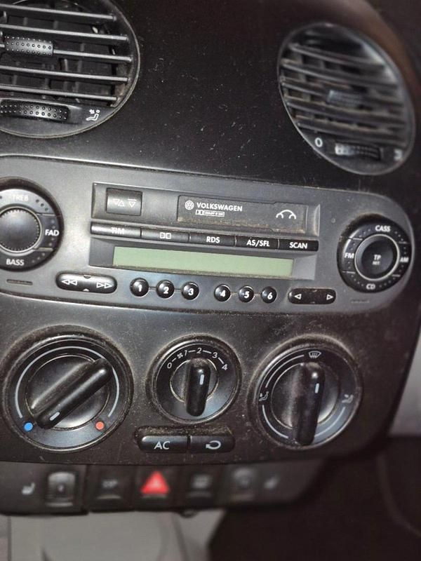 Gebraucht VW New Beetle 85 PS (62 kW) 1998 Rot Kleinwagen