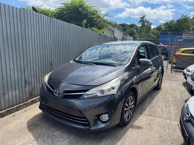 Grau Gebraucht 2015 Toyota Verso Skyview Edition Van / Kleinbus | 6.000 € (Guter Preis) - Bild 1/4