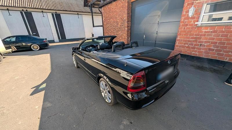 Gebraucht Opel Astra Cabriolet 147 PS (108 kW) 2001 Schwarz Cabrio