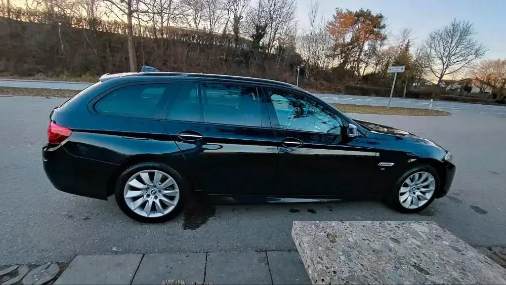 Gebraucht BMW 530 M Sport 258 PS (189 kW) 2015 Schwarz Kombi