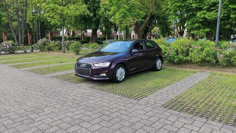 Gebraucht Audi A3 S-Line 122 PS (89 kW) 2013 Rot Limousine