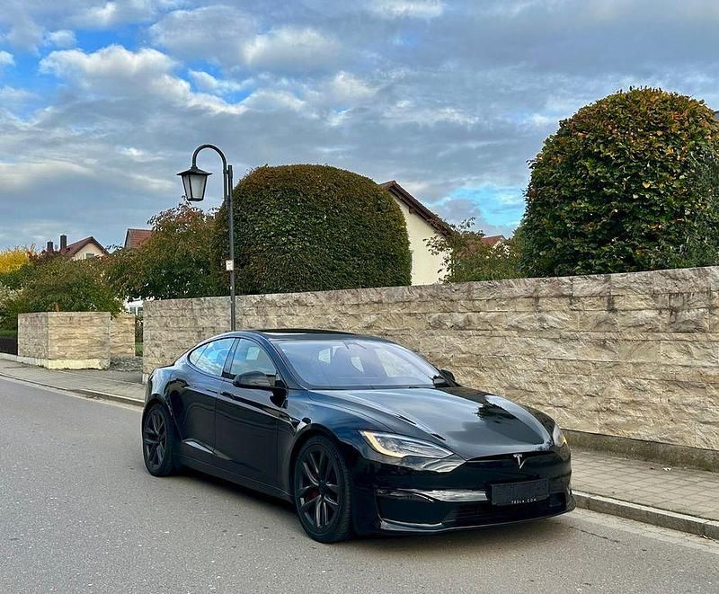 Solid black Gebraucht 2024 Tesla Model S Plaid Kleinwagen | 98.750 € - Bild 1/4
