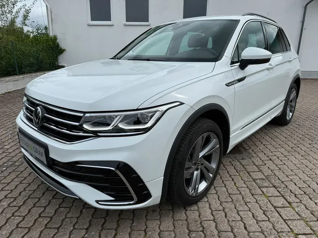 Gebraucht VW Tiguan R-line 150 PS (110 kW) 2024 Pure white SUV