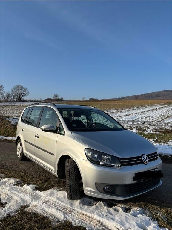 Gebraucht VW Touran Trendline 105 PS (77 kW) 2014 Silber Van / Kleinbus