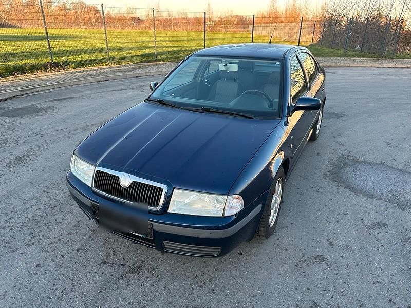 Blau Gebraucht 2001 Skoda Octavia Limousine | 500 € (Superpreis) - Bild 1/4