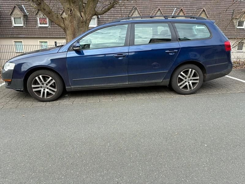 Gebraucht VW Passat 115 PS (84 kW) 2006 Blau Kombi