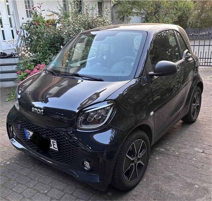 Schwarz Gebraucht 2021 Smart ForTwo Electric Drive Limousine | 9.990 € (Fairer Preis) - Bild 1/4