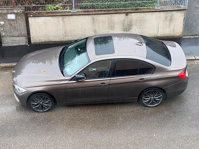 Gebraucht BMW 320 184 PS (135 kW) 2013 Braun Limousine