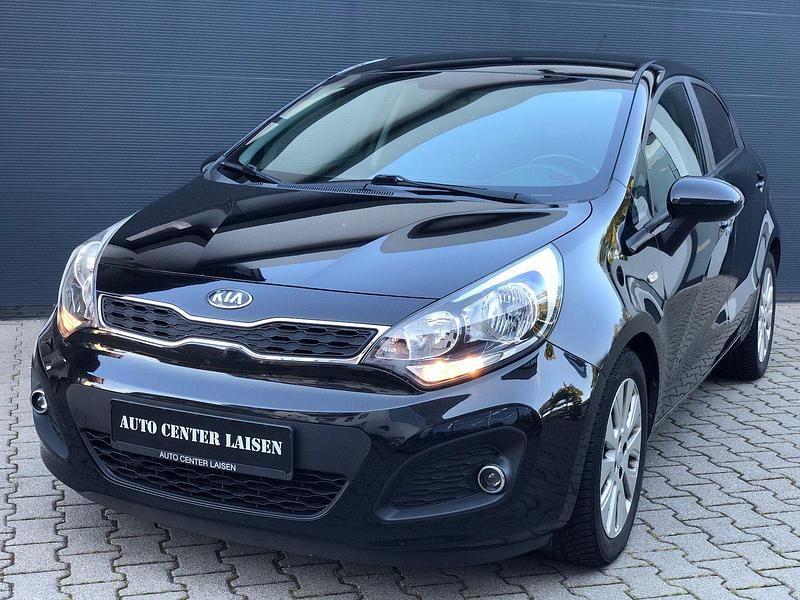 Schwarz Gebraucht 2014 Kia Rio FIFA World Cup Edition Limousine | 8.999 € (Fairer Preis) - Bild 1/3