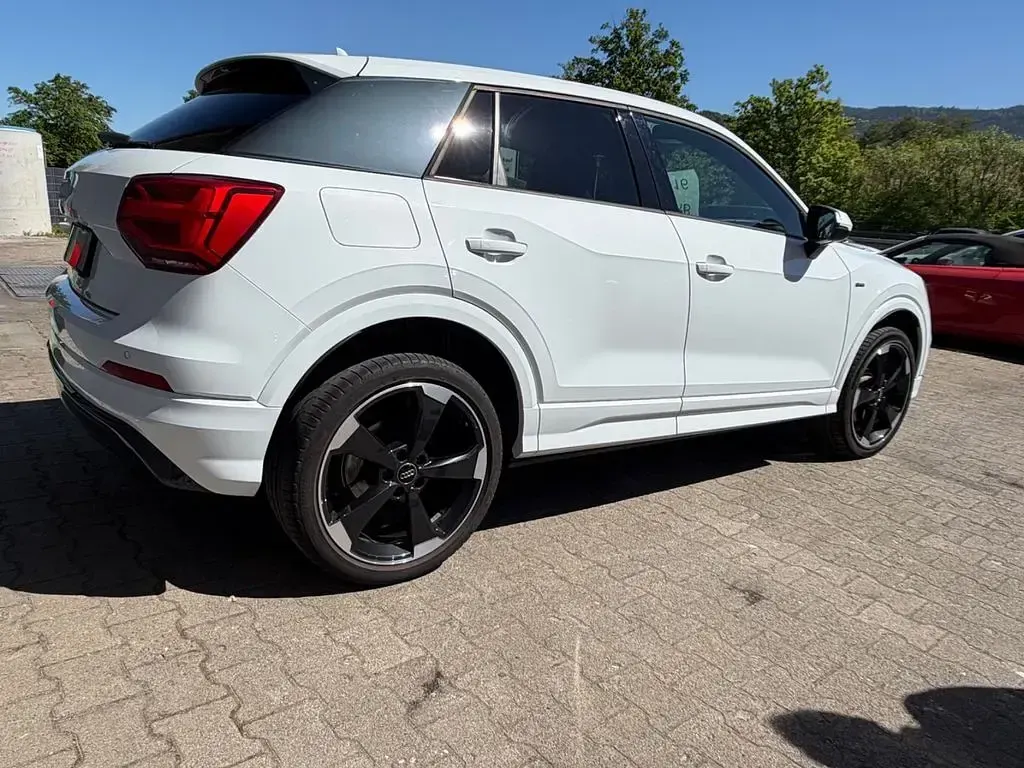 Używany Audi Q2 Design 150 KM (110 kW) 2018 Biały SUV