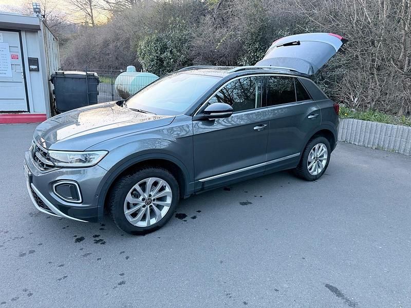 Gebraucht VW T-Roc Style 150 PS (110 kW) 2024 Grau SUV