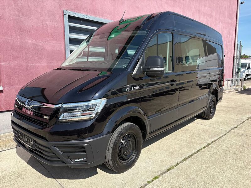 Schwarz Gebraucht 2023 MAN TGE Van | 52.943 € - Bild 1/4