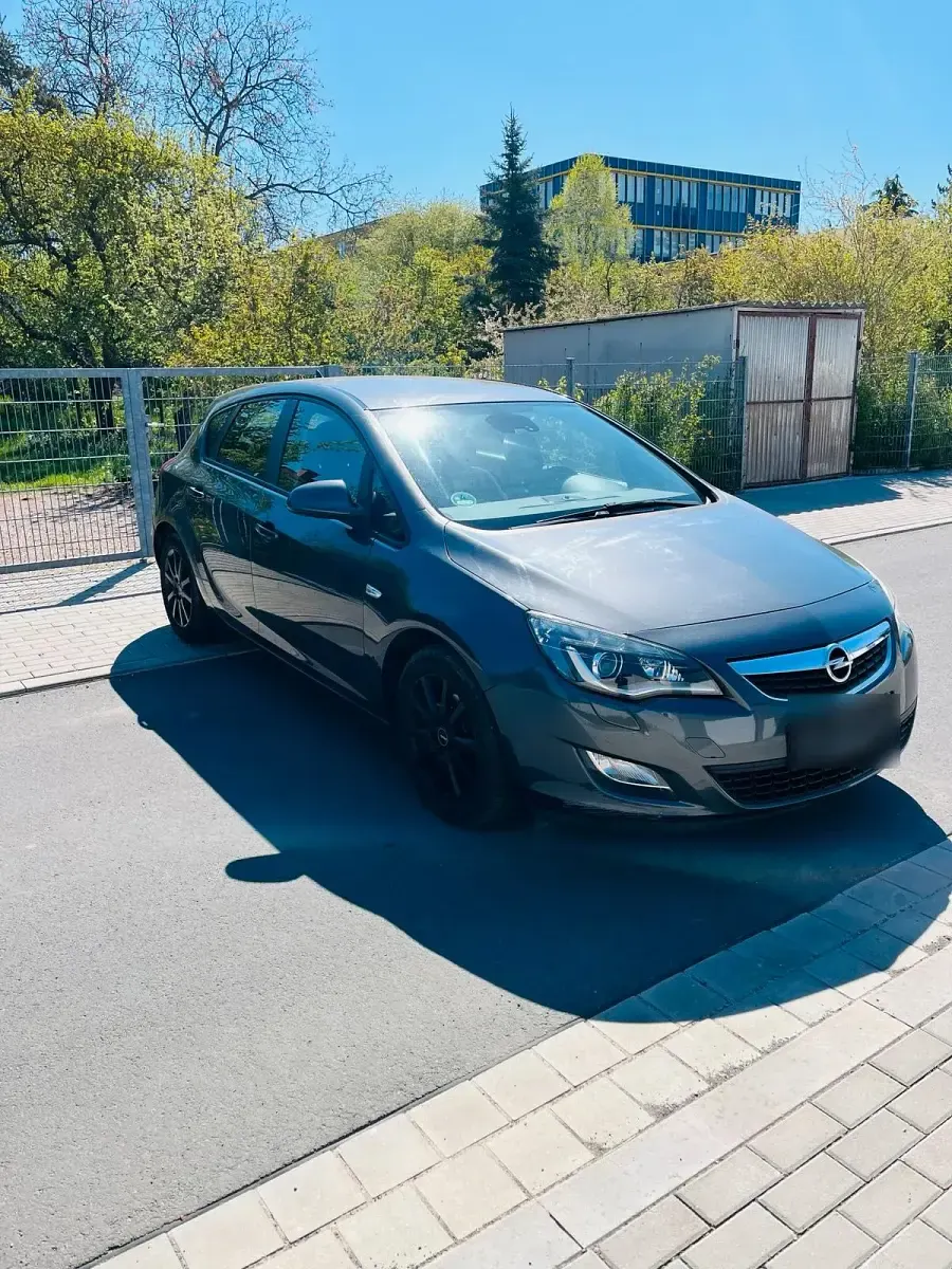 Gebraucht Opel Astra 116 PS (85 kW) 2010 Grau Limousine