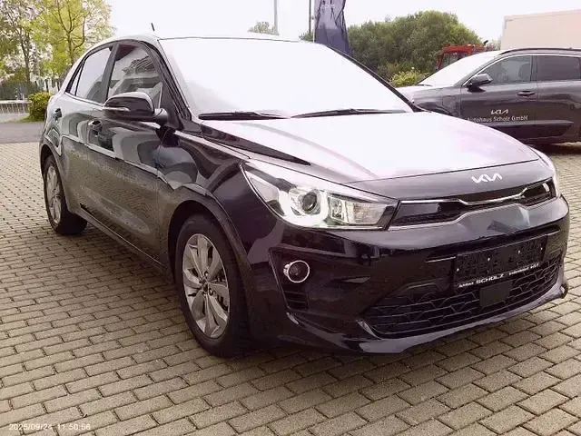 Gebraucht Kia Rio Spirit 101 PS (74 kW) 2023 Schwarz Limousine