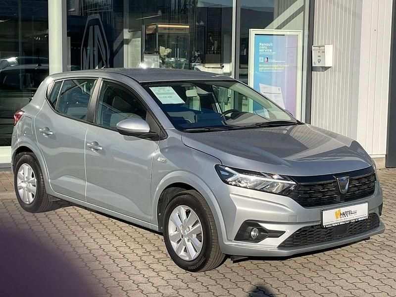 Highlandgrau Gebraucht 2022 Dacia Sandero Comfort Limousine | 11.990 € (Superpreis) - Bild 1/4