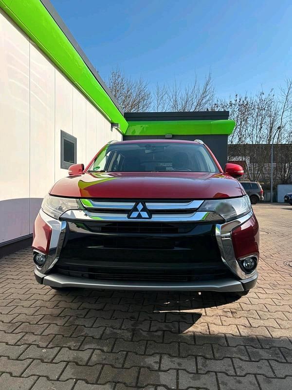 Gebraucht Mitsubishi Outlander 150 PS (110 kW) 2016 Rot SUV