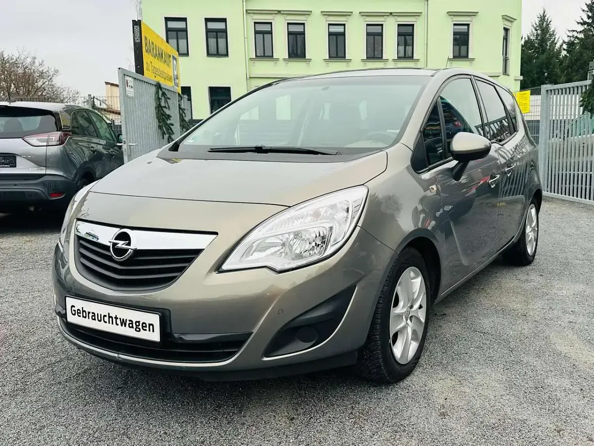 Gebraucht Opel Meriva Edition 120 PS (88 kW) 2010 Muskatgrau/muskat braun(m2) Van / Kleinbus