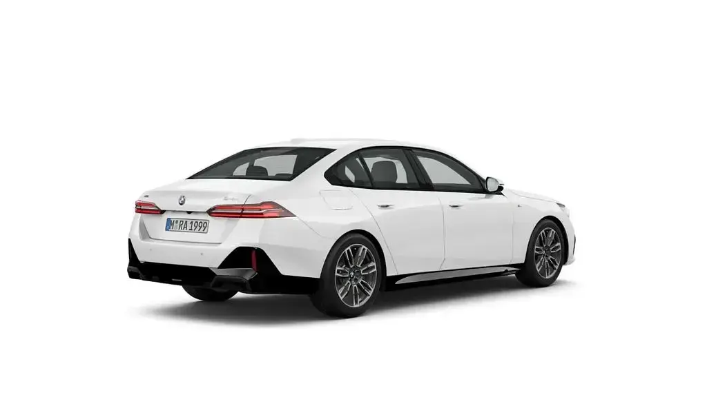 Gebraucht BMW 540 M Sport 303 PS (222 kW) 2026 Alpinweiss uni Limousine