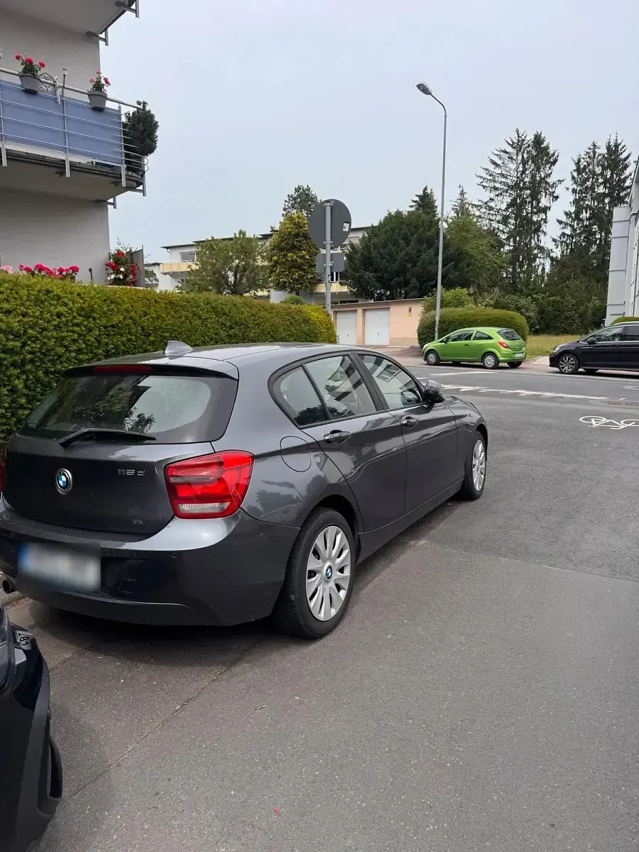 Gebraucht BMW 116 2011 Grau Kleinwagen