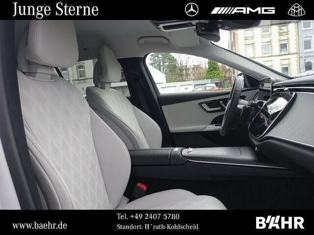 Gebraucht Mercedes E450 367 PS (269 kW) 2024 Unilack polarweiß Kombi